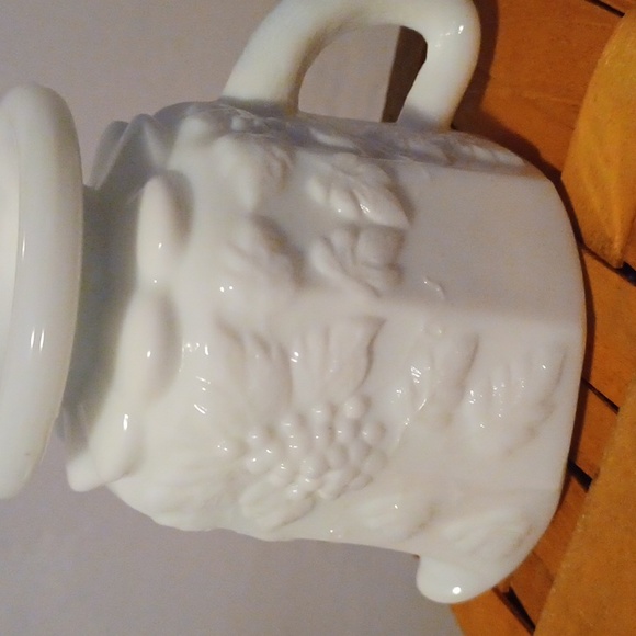 Vintage Westmoreland Sugar and Creamer Set - Picture 4 of 7